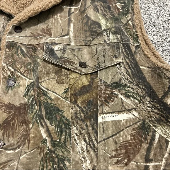 Men’s Levi’s Levi Strauss Signature Sherpa Lined Camouflage Canvas Vest Realtree - Picture 2 of 12